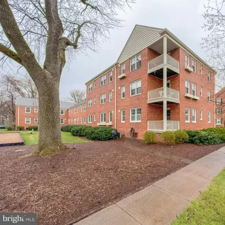 Buy this 2 bed condo on 6614 Boulevard View in Belle Haven, Fairfax County