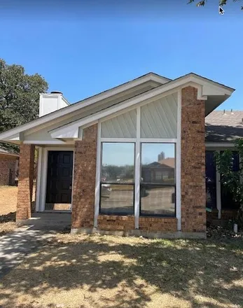 Rent this 2 bed duplex on Oakwood Lane in Kennedale, Tarrant County