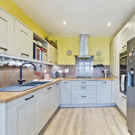 Image 5 - Cavalry Close, Chester, CH3 6FZ, United Kingdom - Townhouse for sale