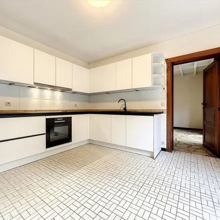 Rent this 5 bed apartment on Place Cardinal Mercier in Rue du Commerce, 1300 Wavre