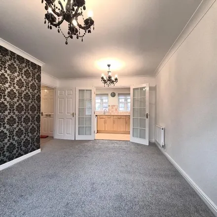 Rent this 2 bed apartment on French's Gate in Dunstable, LU6 1DE