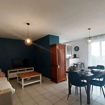 Rent this 3 bed apartment on 418 Cours Gambetta in 47000 Agen, France