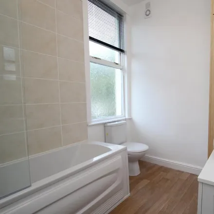 Image 3 - Lucas Street, Leeds, LS6 2JD, United Kingdom - House for rent