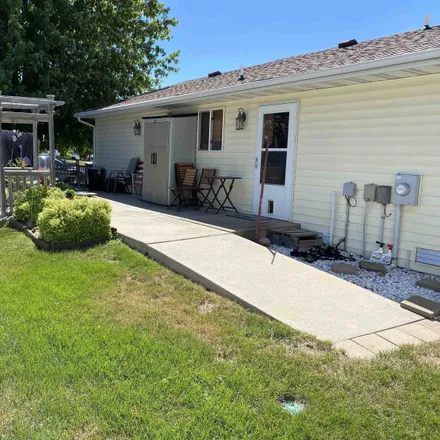 Image 3 - 2926 Lakeview Drive, Yankton, SD 57078, USA - House for sale