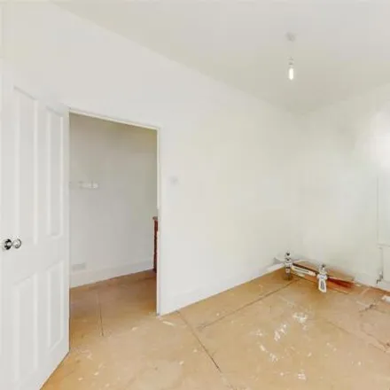 Image 7 - Inman Road, London, NW10 8QH, United Kingdom - Apartment for sale