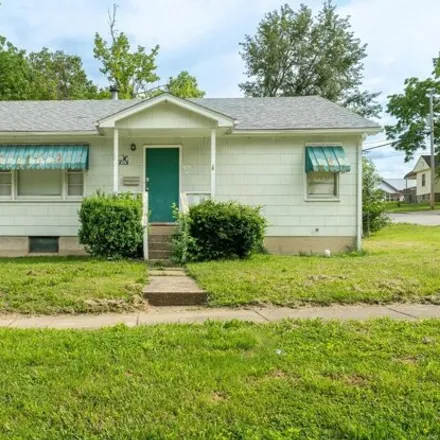 Buy this 3 bed house on 609 E 11th St in Rolla, Missouri
