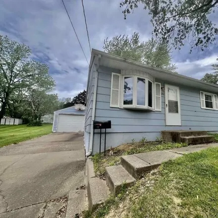 Buy this 3 bed house on 1182 North Clark Street in Davenport, IA 52804