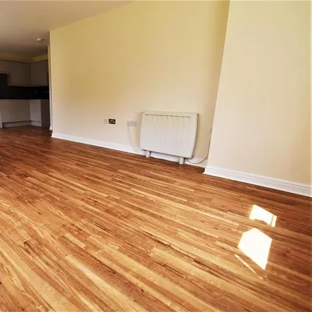 Image 4 - Windermere Avenue, Purfleet-on-Thames, RM19 1QN, United Kingdom - Apartment for rent