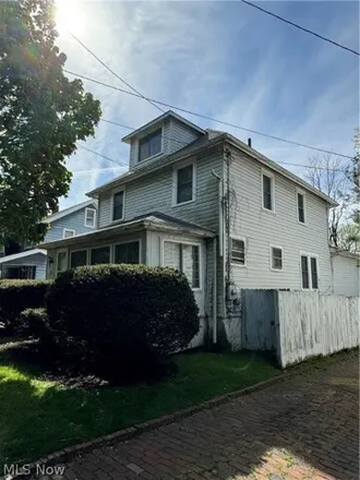 Buy this 3 bed house on 1256 Florida Avenue in Akron, OH 44314