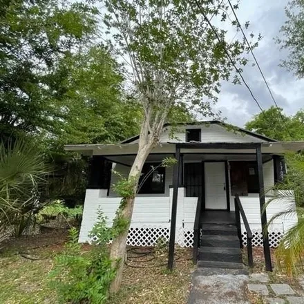 Rent this 3 bed house on 1703 McCarthy Ave in Sanford, Florida