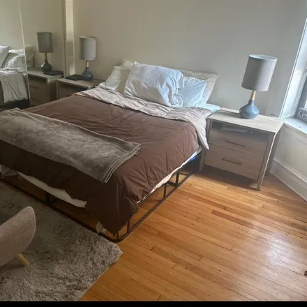 Rent this 1 bed room on Skinner Park Fieldhouse in 1330 West Adams Street, Chicago