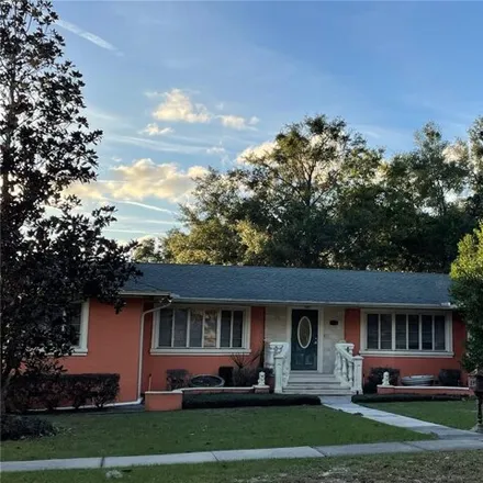 Rent this 3 bed house on 311 North Grandview Street in Mount Dora, FL 32757