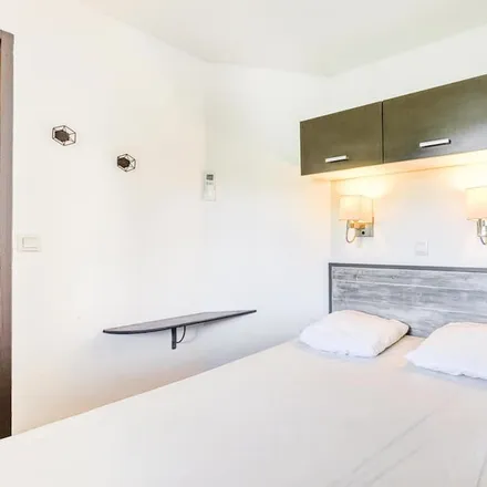 Rent this 1 bed apartment on Saint-Raphaël in Avenue Victor Hugo, 83700 Saint-Raphaël