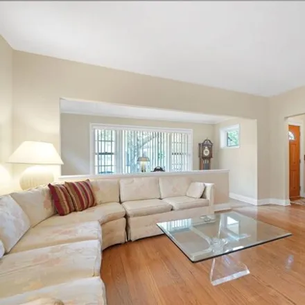 Image 7 - 5242 West Cuyler Avenue, Chicago, IL 60641, USA - House for sale