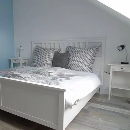Rent this 3 bed house on Alpen (Awanst) in Bahnhofstraße, 46519 Alpen