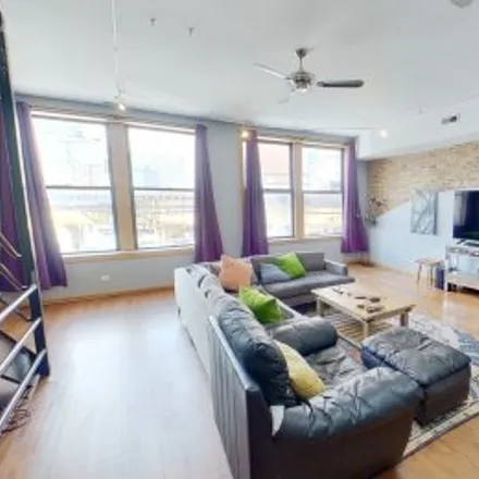Rent this 4 bed apartment on 2029 West North Avenue in Wicker Park, Chicago