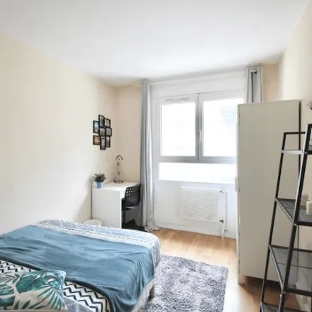 Rent this 1 bed room on Tour Giralda in 2-4 Square Vitruve, 75020 Paris