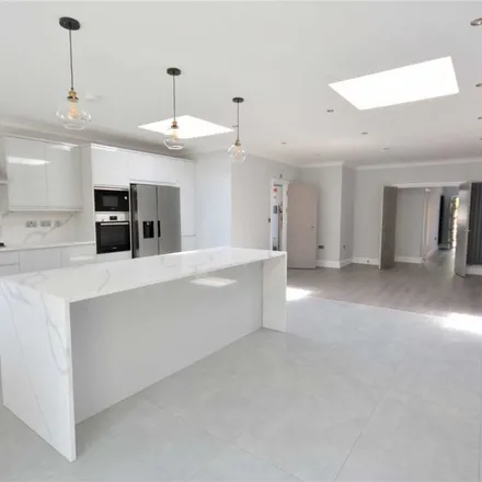 Image 9 - Great North Way, London, NW4 1PT, United Kingdom - Apartment for rent