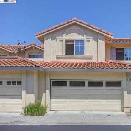 Rent this 3 bed townhouse on 300 Meadowhaven Way in Milpitas, CA 95035