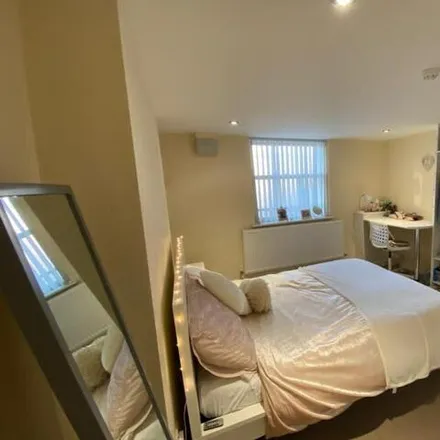 Rent this 5 bed apartment on 12 North View in Liverpool, L7 8TS