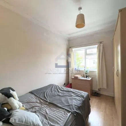 Image 3 - Montana Road, London, SW17 8SN, United Kingdom - Apartment for rent