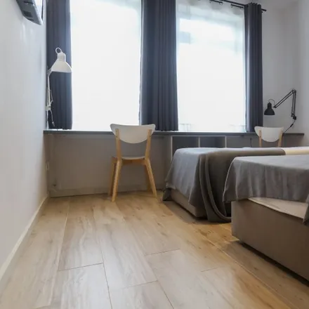 Rent this 8 bed apartment on Rua de Salazares in 4100-417 Porto, Portugal
