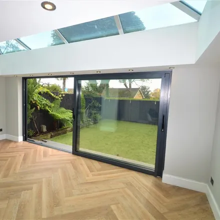 Rent this 5 bed townhouse on Park Side in Buckhurst Hill, IG9 5TB