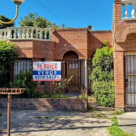 Buy this 3 bed house on Doctor Fernández Villanueva 3328 in Quilmes Oeste, 1886 Quilmes