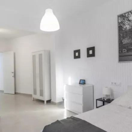 Rent this 4 bed room on Carrer de Just Vilar in 24, 46011 Valencia