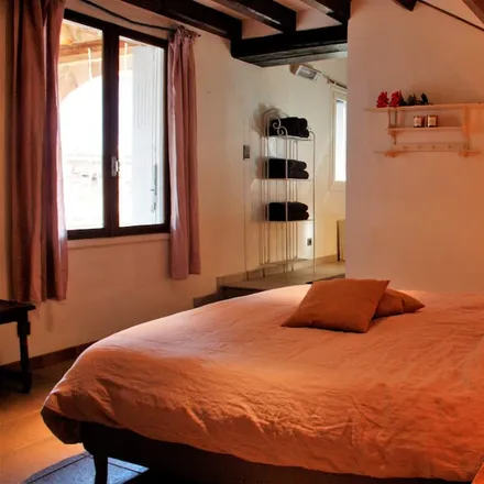 Rent this 2 bed house on 12620 Castelnau-Pégayrols
