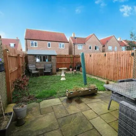 Image 4 - Scampston Drive, Beckwithshaw, HG3 1FX, United Kingdom - Townhouse for sale