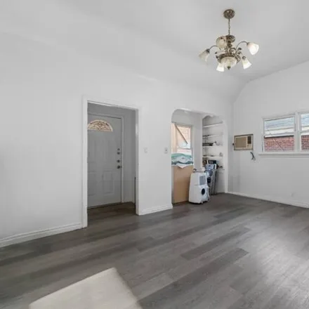 Image 4 - 119-50 229th Street, New York, NY 11411, USA - House for sale