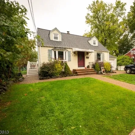 Image 2 - 16 Heather Lane, Roselle, NJ 07203, USA - House for sale