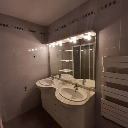 Rent this 3 bed apartment on 71 Boulevard d'Italie in 85000 La Roche-sur-Yon, France
