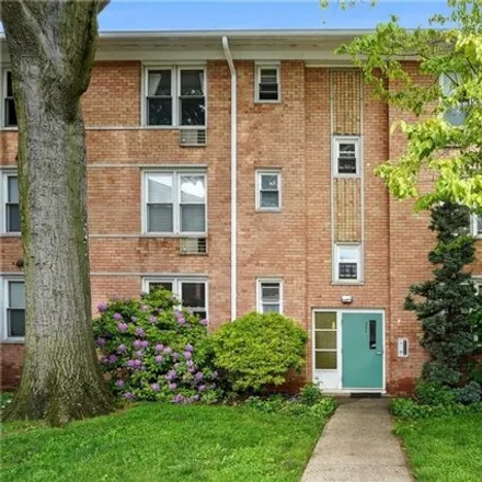 Buy this studio apartment on 25 Trinity Place in Residence Park, City of New Rochelle