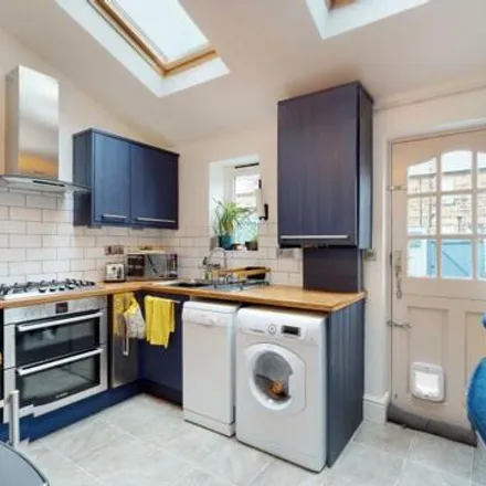 Image 3 - Grangefield Avenue, Burley-in-Wharfedale, LS29 7HB, United Kingdom - Townhouse for sale