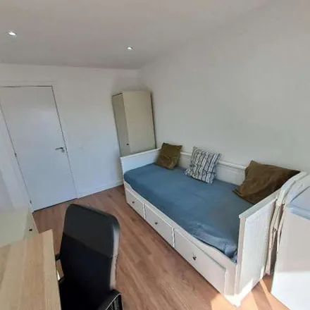 Rent this 4 bed apartment on Mercadona in Carrer del Pintor Maella, 46023 Valencia