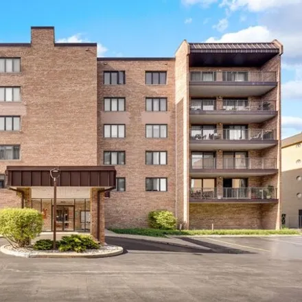 Buy this 2 bed condo on 1418 Ashland Avenue in Des Plaines, IL 60016
