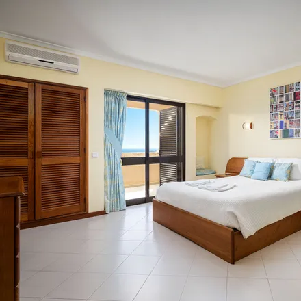 Rent this 3 bed apartment on Panito-Mole Bella Vista in Rua dos Pardais 1, Albufeira