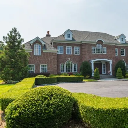 Rent this 5 bed house on 4 Tatem Way in Village of Old Westbury, Oyster Bay