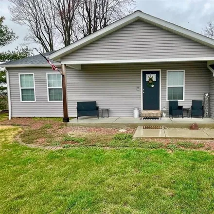 Buy this 3 bed house on 461 Summerfield Road in Madison County, IL 62281