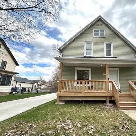 Buy this 4 bed house on 471 West Commercial Street in Appleton, WI 54911