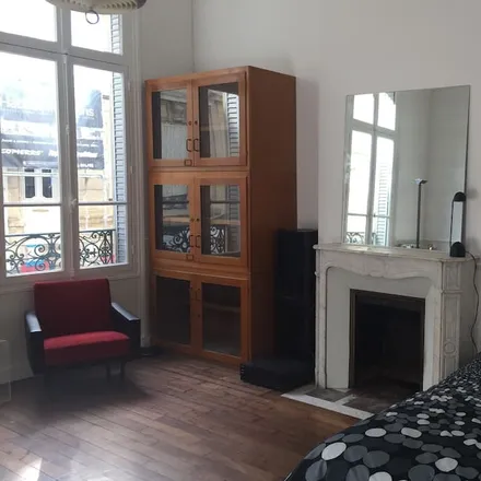 Image 8 - rue Grandval, 51100 Reims, France - Apartment for rent