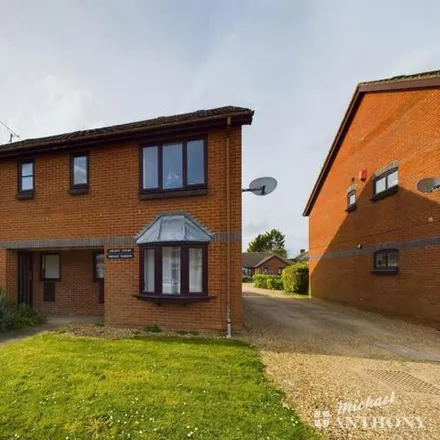 Buy this 2 bed apartment on Ascott Court in Aylesbury, HP20 1HQ