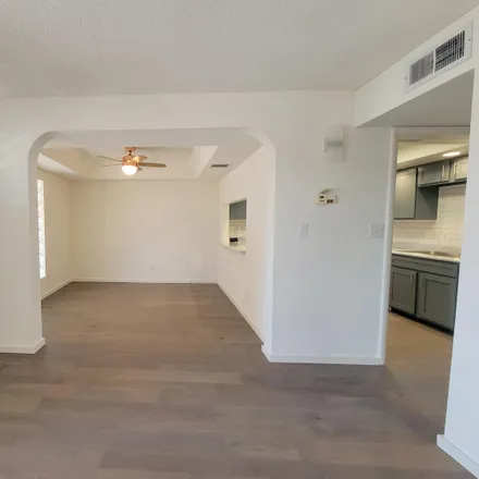 Image 2 - East Ruth Avenue, Phoenix, AZ 85020, USA - Apartment for sale