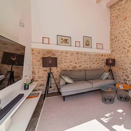 Rent this 2 bed townhouse on Carrer de Pollença in 07011 Palma, Spain