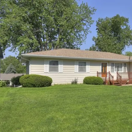Buy this 3 bed house on 514 Pawnee Drive in Gretna, NE 68028