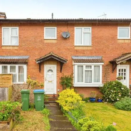 Buy this 3 bed townhouse on Ravensbourne Road in Stoke Mandeville, HP21 9TG