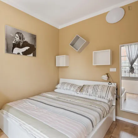 Image 2 - Via Isaac Newton, 20148 Milan MI, Italy - Apartment for rent