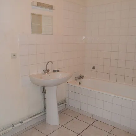 Rent this 3 bed apartment on 1 Rue de Tivoli in 18190 Châteauneuf-sur-Cher, France